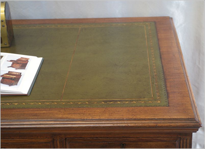 2060 Antique Victorian Mahogany Pedestal Desk (6)